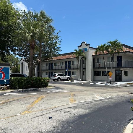 Motel 6 Riviera Beach, FL Exteriör bild