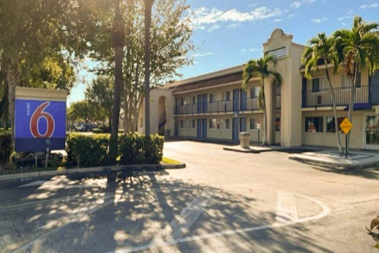 Motel 6 Riviera Beach, FL Exteriör bild